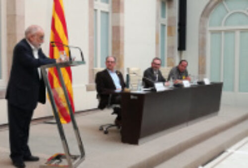 Arcadi Oliveres receives the ICIP Peace in Progress Award in a moving ceremony in Parliament