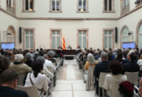 Arcadi Oliveres rep el Premi ICIP Constructors de Pau en un emotiu acte al Parlament