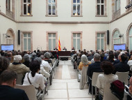 Arcadi Oliveres rep el Premi ICIP Constructors de Pau en un emotiu acte al Parlament